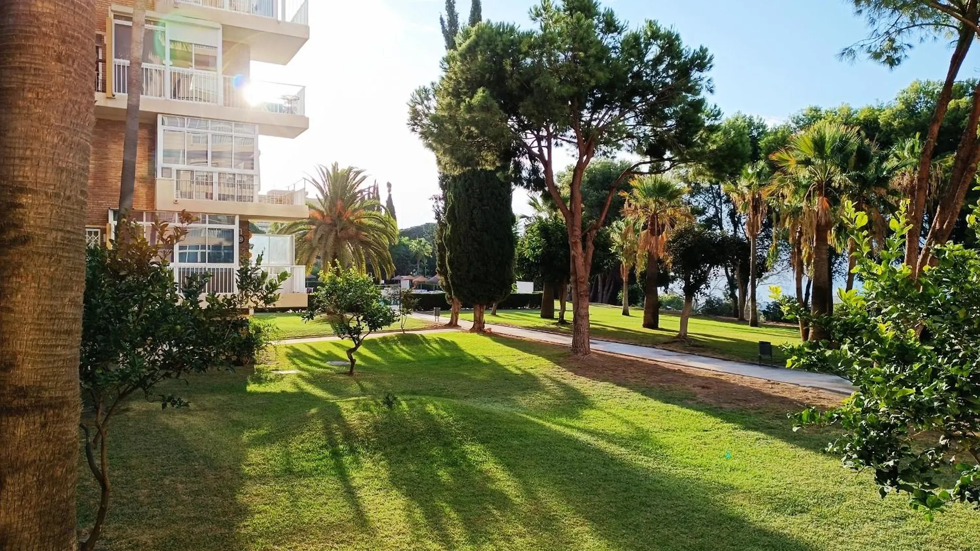 Aga - Apartamento Benalmadena Terraza Con Vistas Al Mar Y Jardin, Piscina, Wifi, Nuevo, 1 Dormitorio
