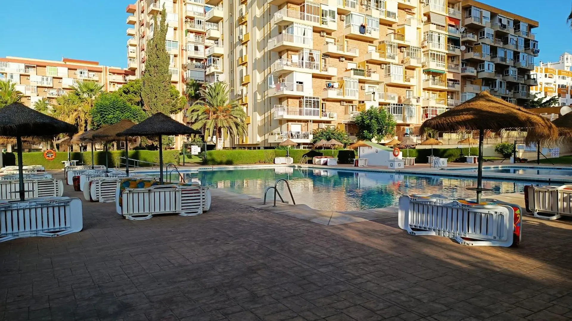 Aga - Apartamento Benalmadena Terraza Con Vistas Al Mar Y Jardin, Piscina, Wifi, Nuevo, 1 Dormitorio